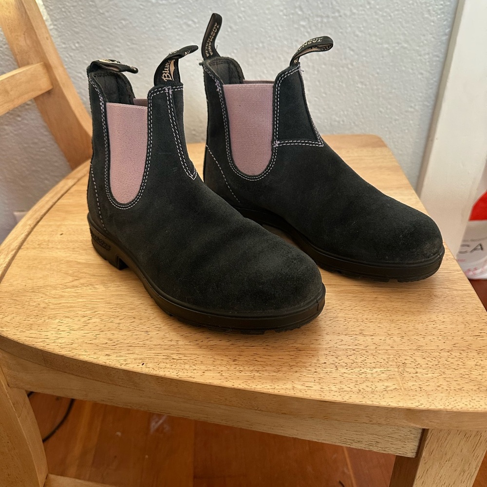 Blundstone Navy Suede Boots with Lavender Elastic